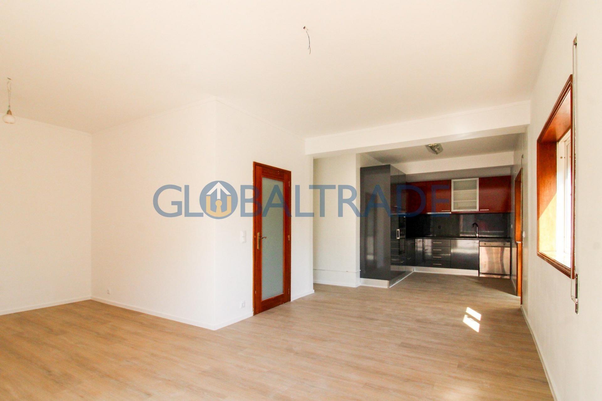 Apartamento T2 Renovado em Baguim do Monte