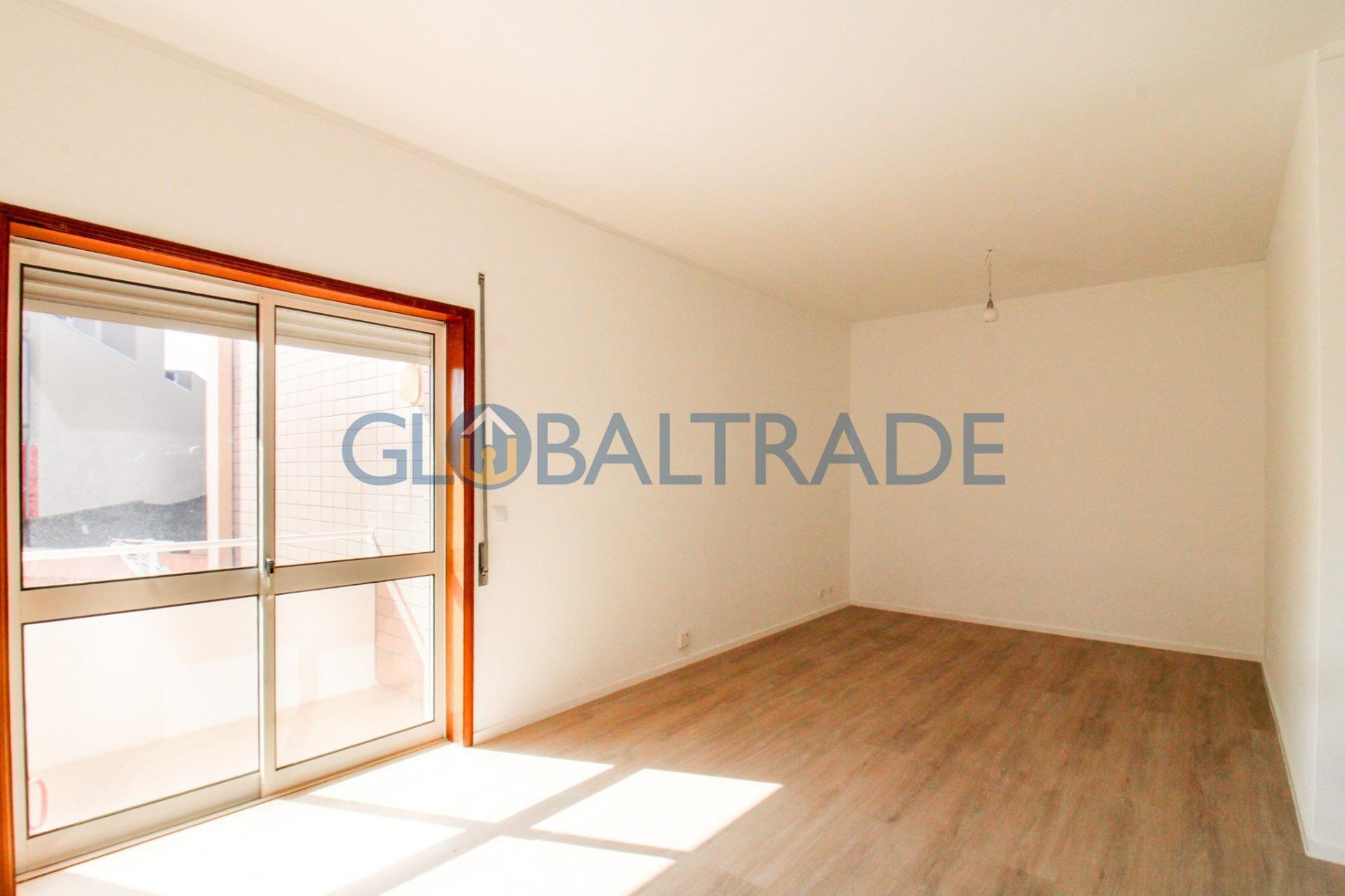 Apartamento T2 Renovado em Baguim do Monte