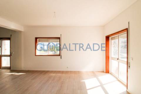 Apartamento T2 Renovado em Baguim do Monte