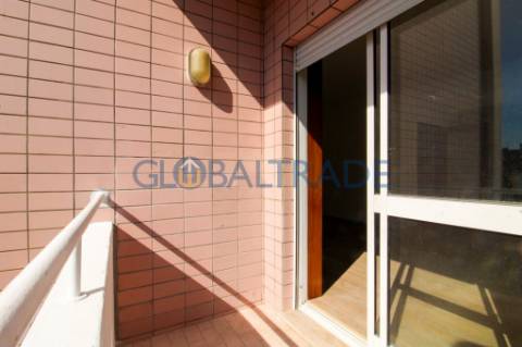 Apartamento T2 Renovado em Baguim do Monte