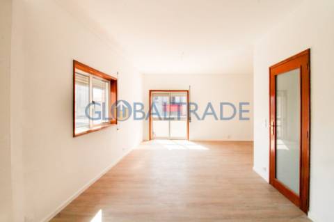 Apartamento T2 Renovado em Baguim do Monte