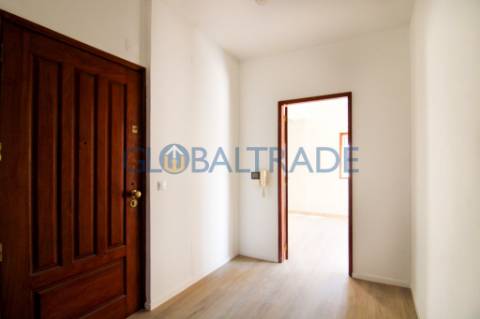 Apartamento T2 Renovado em Baguim do Monte