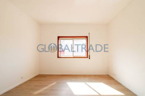 Apartamento T2 Renovado em Baguim do Monte