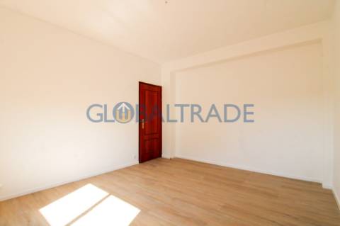 Apartamento T2 Renovado em Baguim do Monte