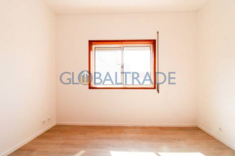 Apartamento T2 Renovado em Baguim do Monte