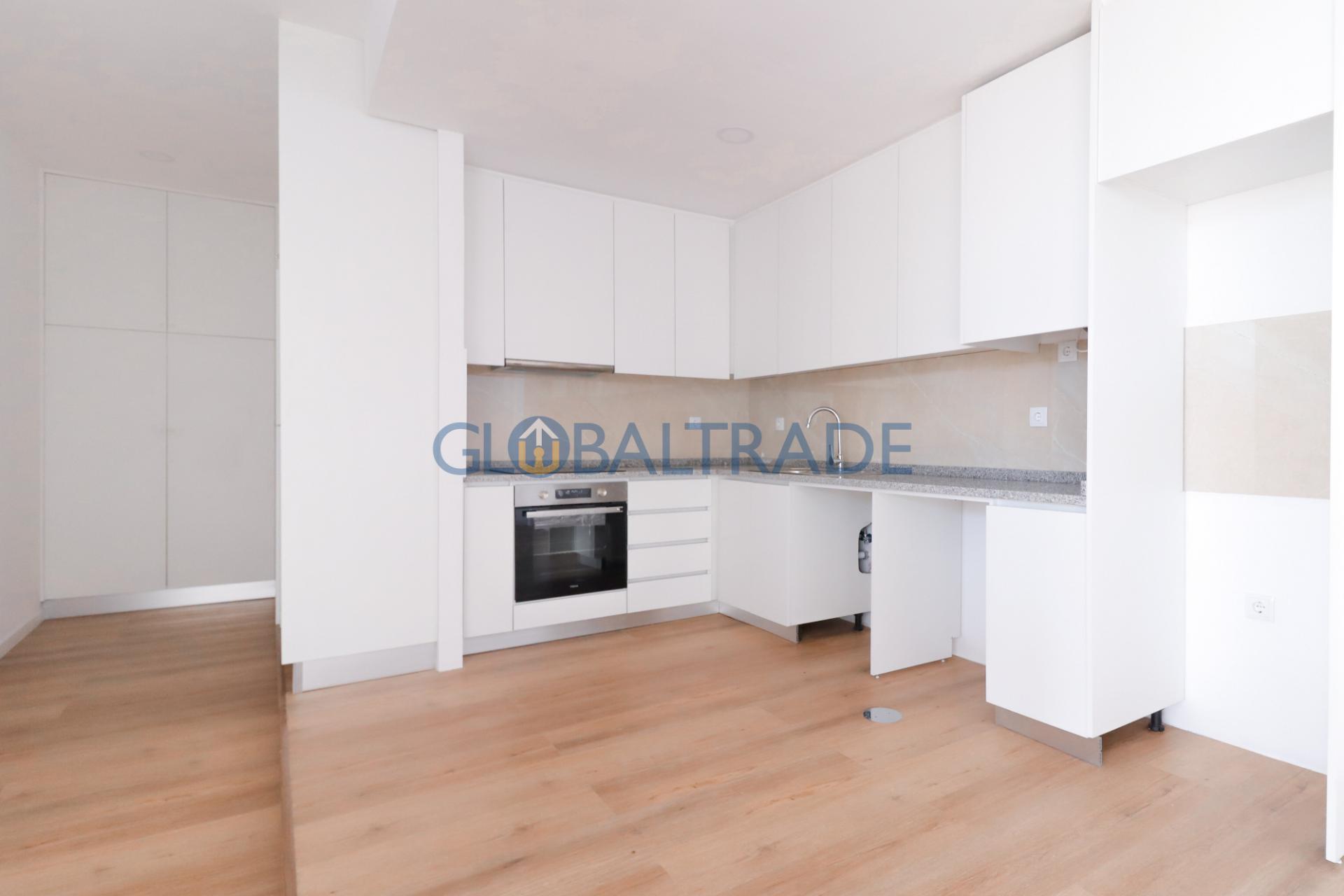 Apartamento T2 Renovado & Equipado em Baguim do Monte