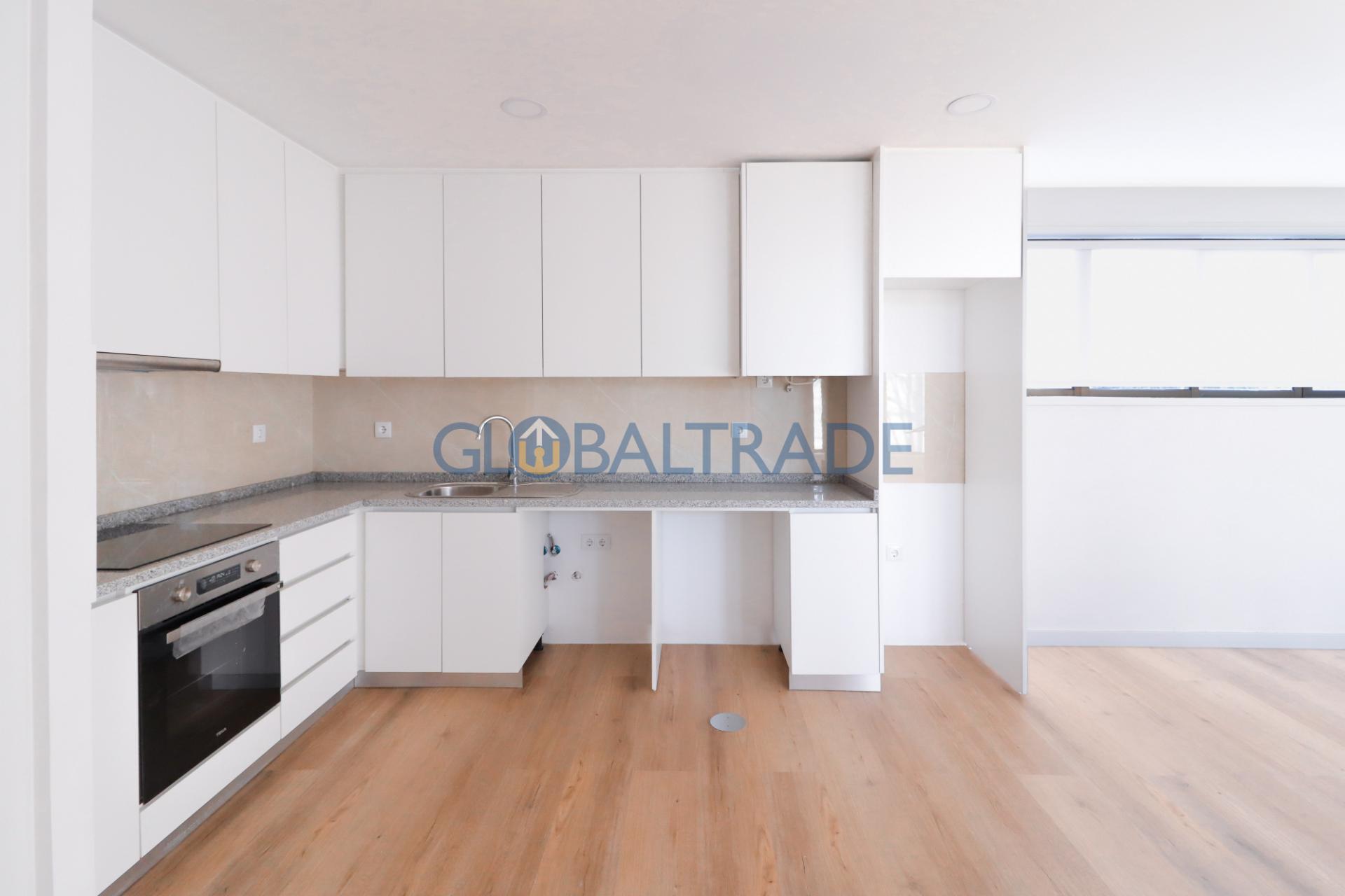Apartamento T2 Renovado & Equipado em Baguim do Monte