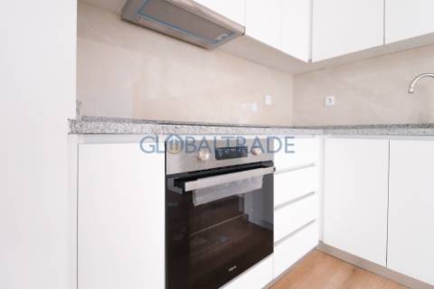 Apartamento T2 Renovado & Equipado em Baguim do Monte