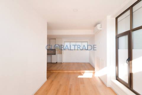 Apartamento T2 Renovado & Equipado em Baguim do Monte