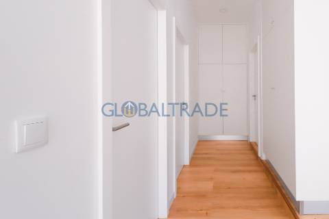 Apartamento T2 Renovado & Equipado em Baguim do Monte