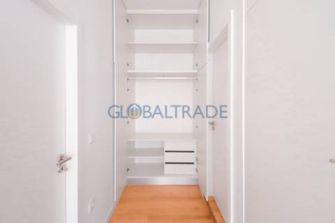 Apartamento T2 Renovado & Equipado em Baguim do Monte