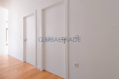 Apartamento T2 Renovado & Equipado em Baguim do Monte