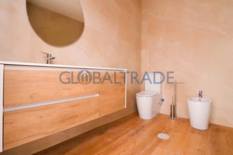 Apartamento T2 Renovado & Equipado em Baguim do Monte