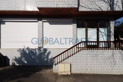 Apartamento T2 Renovado & Equipado em Baguim do Monte