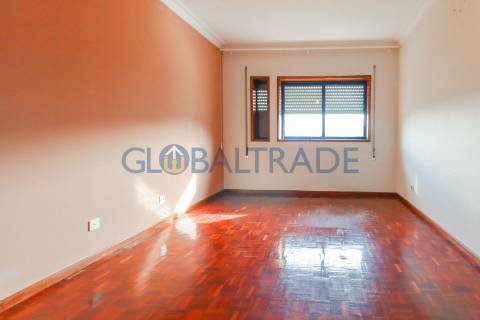 Apartamento T2 no centro de São Pedro da Cova