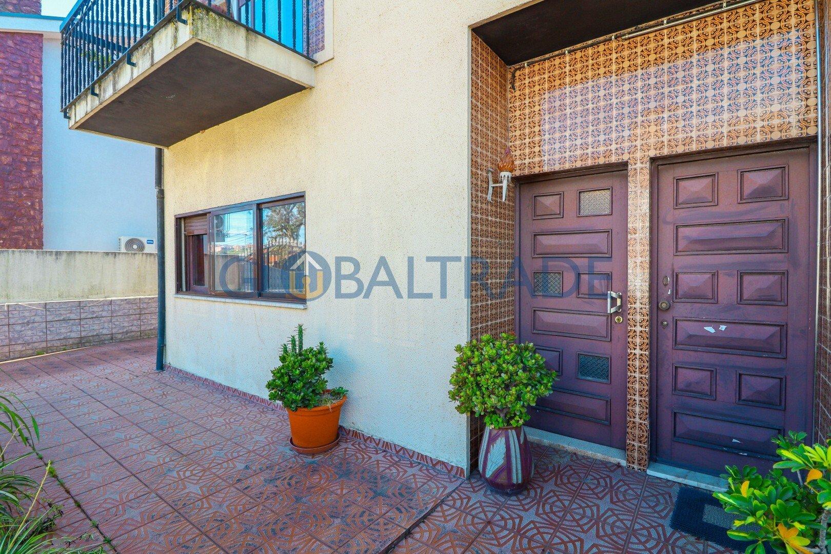 Moradia T4 convertida em Bi-familiar em São Cosme