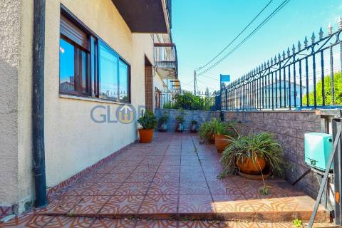 Moradia T4 convertida em Bi-familiar em São Cosme