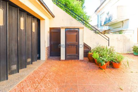 Moradia T4 convertida em Bi-familiar em São Cosme