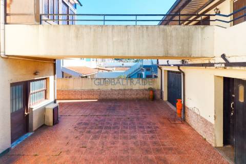 Moradia T4 convertida em Bi-familiar em São Cosme