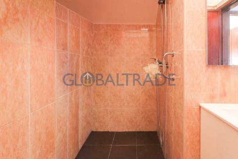 Moradia T4 convertida em Bi-familiar em São Cosme