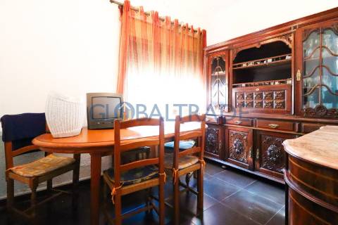 Moradia T4 convertida em Bi-familiar em São Cosme