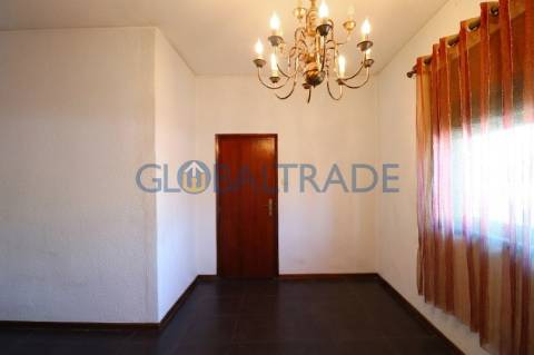 Moradia T4 convertida em Bi-familiar em São Cosme