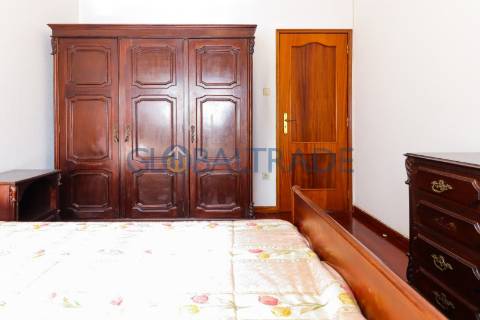 Moradia T4 convertida em Bi-familiar em São Cosme