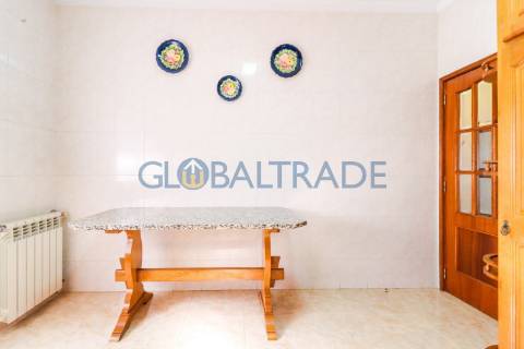 Moradia T4 convertida em Bi-familiar em São Cosme