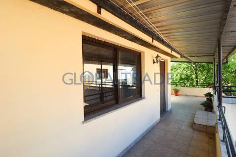 Moradia T4 convertida em Bi-familiar em São Cosme