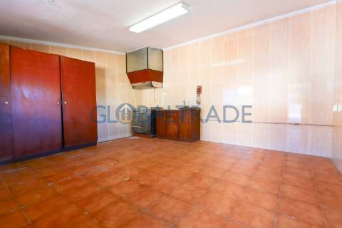 Moradia T4 convertida em Bi-familiar em São Cosme