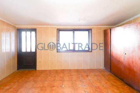 Moradia T4 convertida em Bi-familiar em São Cosme