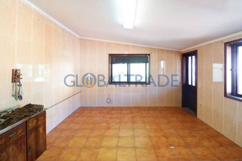 Moradia T4 convertida em Bi-familiar em São Cosme