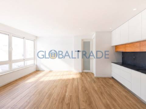 Apartamento T2 Renovado & Equipado em Alfena