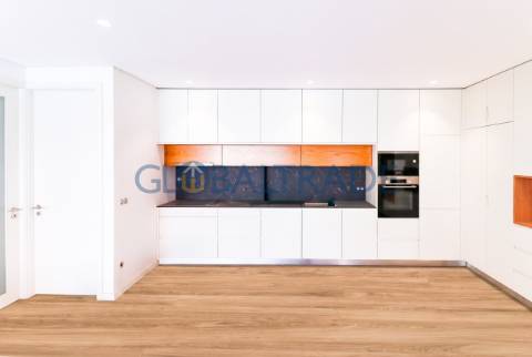 Apartamento T2 Renovado & Equipado em Alfena