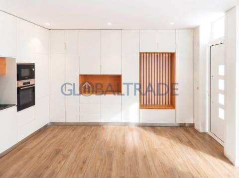 Apartamento T2 Renovado & Equipado em Alfena