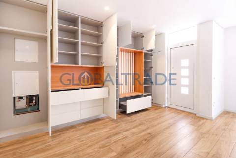 Apartamento T2 Renovado & Equipado em Alfena