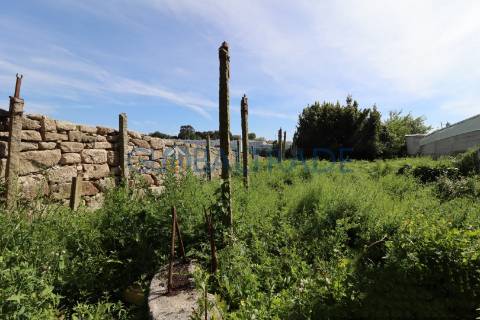 Moradia T4 para reabilitação total em Valbom