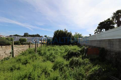 Moradia T4 para reabilitação total em Valbom