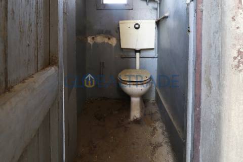 Moradia T4 para reabilitação total em Valbom