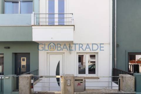 Moradia T2 Renovada com terraço no Porto