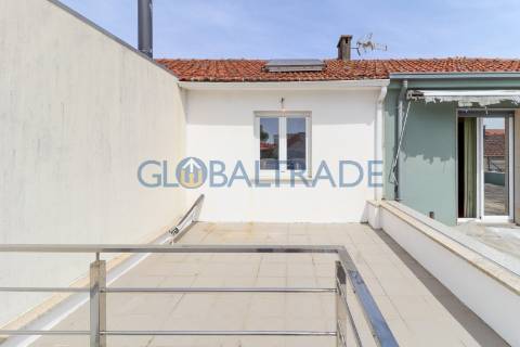 Moradia T2 Renovada com terraço no Porto