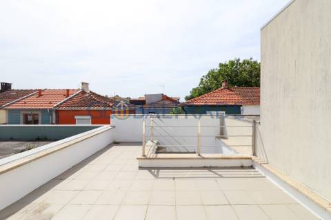 Moradia T2 Renovada com terraço no Porto