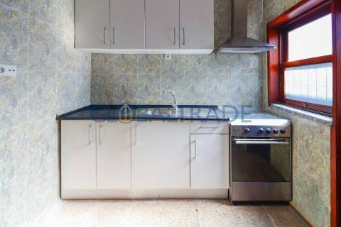 Moradia T4 convertida em Bifamiliar em São Cosme
