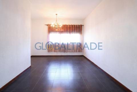 Moradia T4 convertida em Bifamiliar em São Cosme