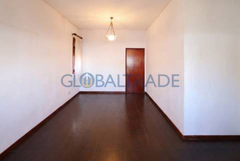 Moradia T4 convertida em Bifamiliar em São Cosme