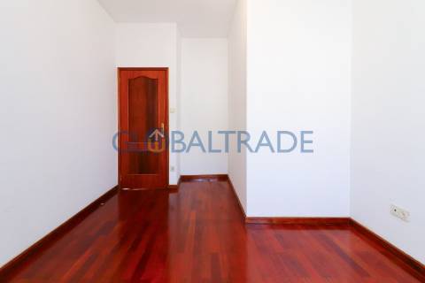 Moradia T4 convertida em Bifamiliar em São Cosme
