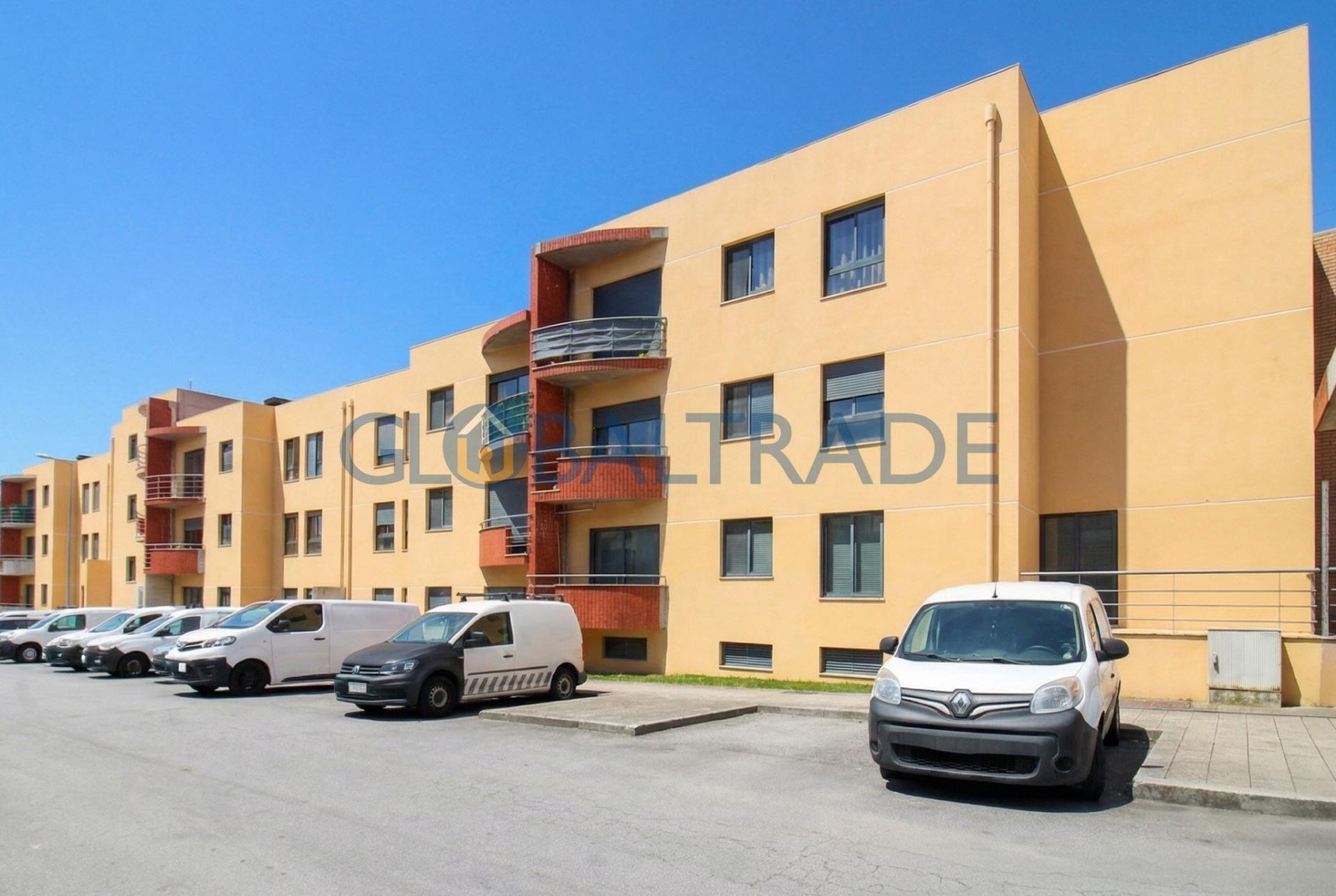 Apartamento T3 Renovado - Condomínio Fechado em Rio Tinto