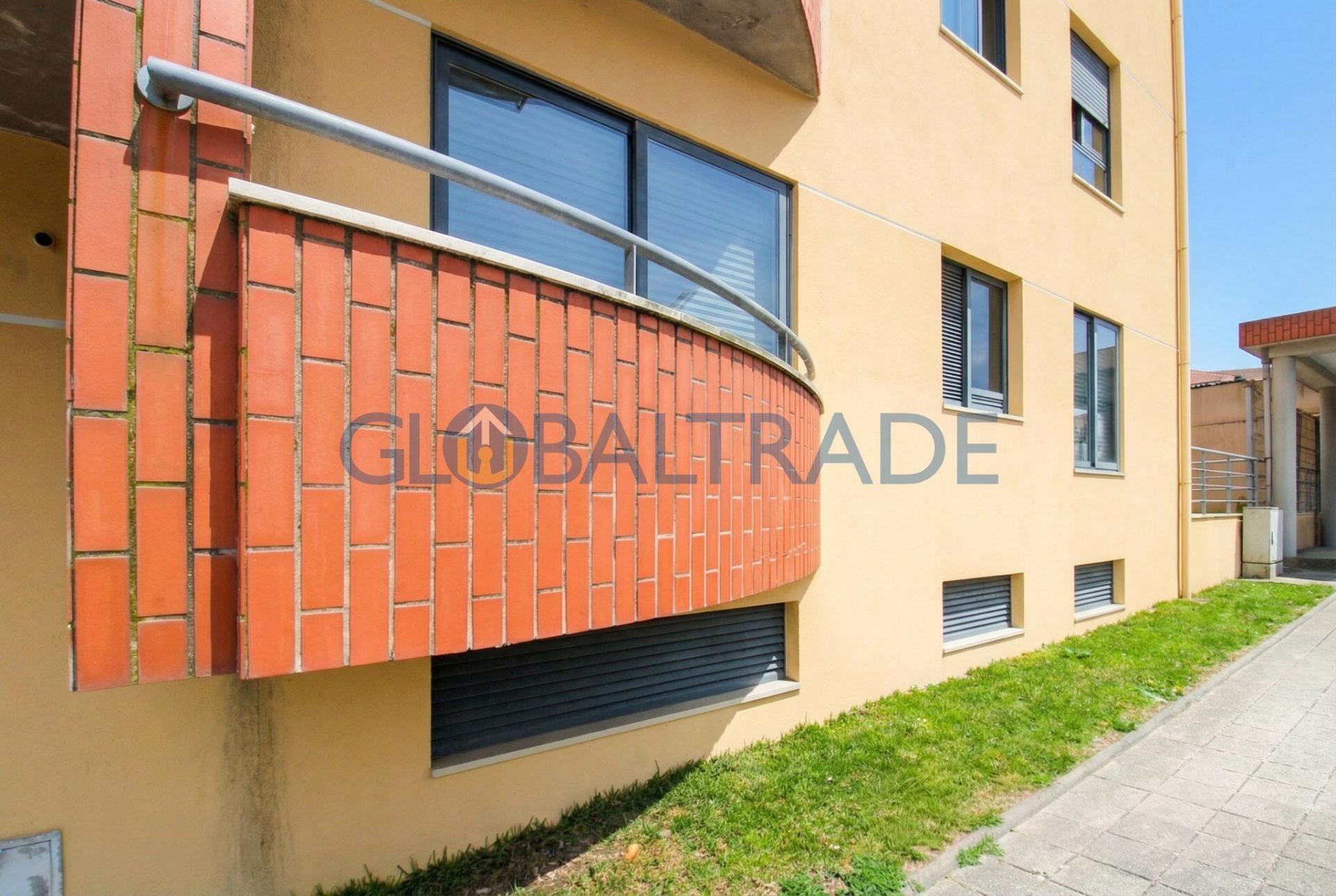 Apartamento T3 Renovado - Condomínio Fechado em Rio Tinto
