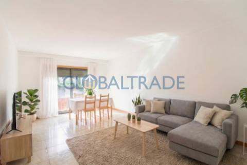 Apartamento T3 Renovado - Condomínio Fechado em Rio Tinto