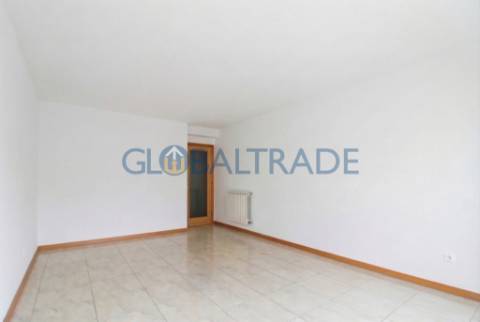Apartamento T3 Renovado - Condomínio Fechado em Rio Tinto
